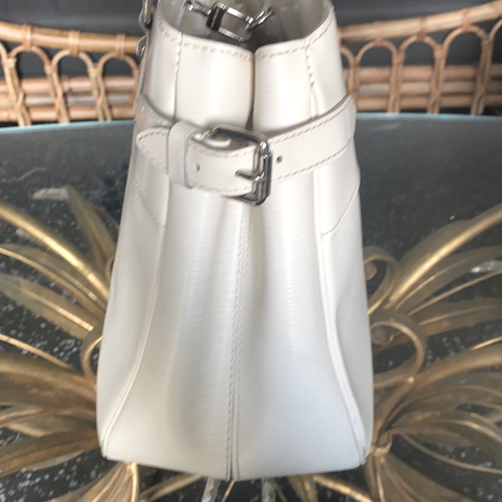 - Louis Vuitton White Epi Leather Passy GM Bag - Picture 3 of 12